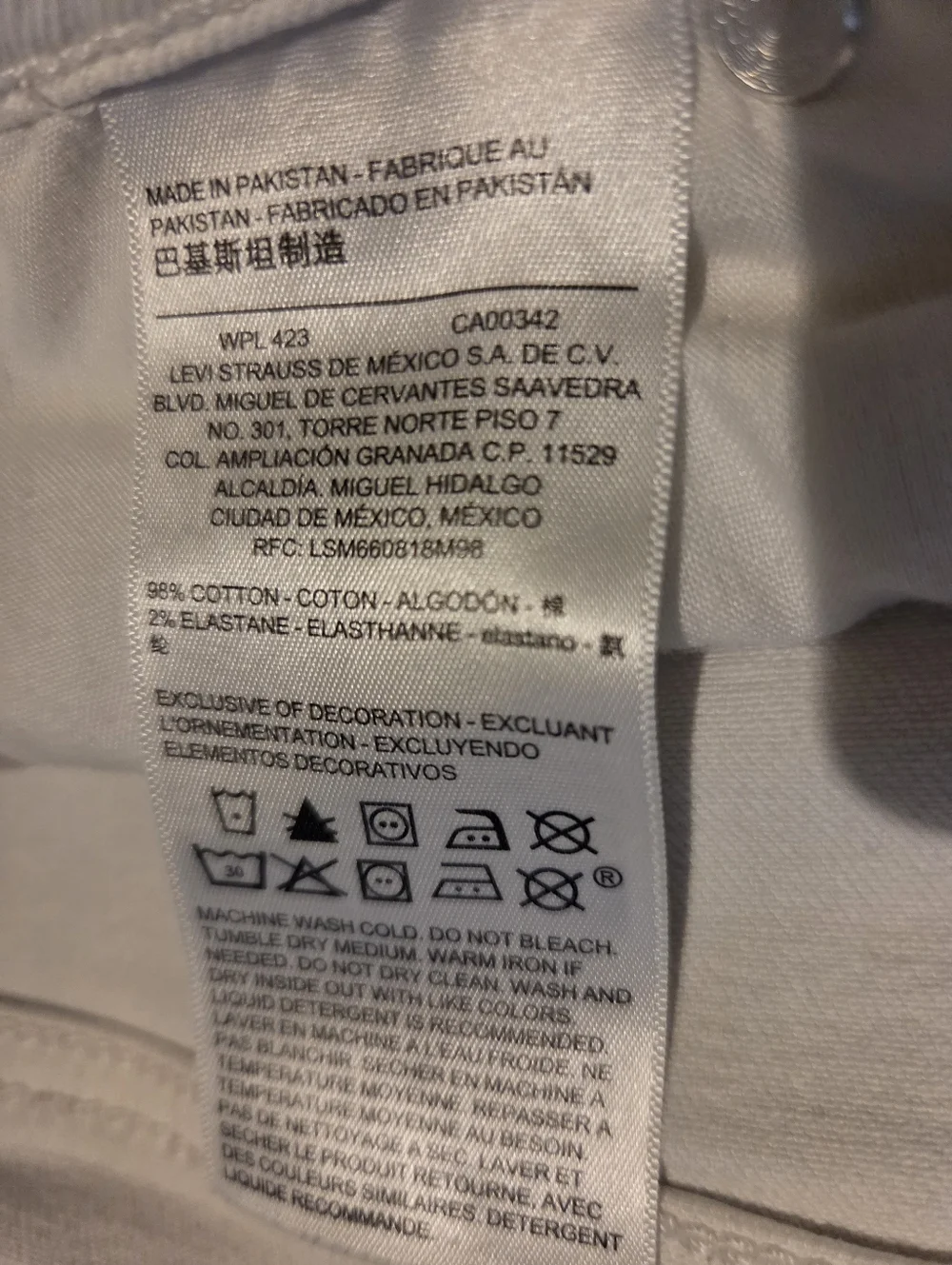 Women's White Levi Jeans - Picture 5 of 6